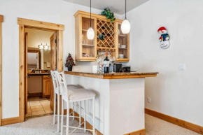 Woodsy Silverthorne Lower Level Unit with Patio